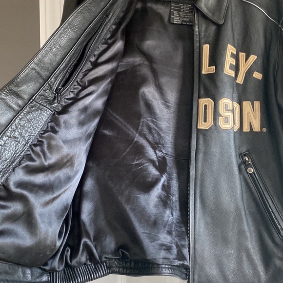 Harley Davidson Leather Jacket - Picture 4 of 8